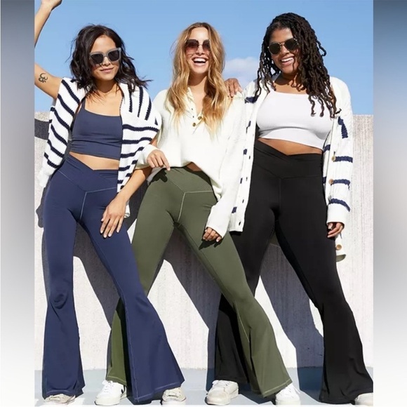 OFFLINE By Aerie Real Me High Waisted Crossover Rib
Super Flare Legging NWOT XS - Picture 1 of 10